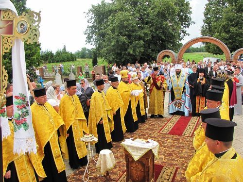 В Павлівці духовенство УПЦ КП і УГКЦ спільно пом’янули жертв Волинської трагедії 1943 року